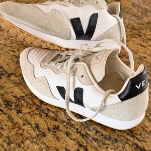 Veja Men's Cream and Black Sneakers